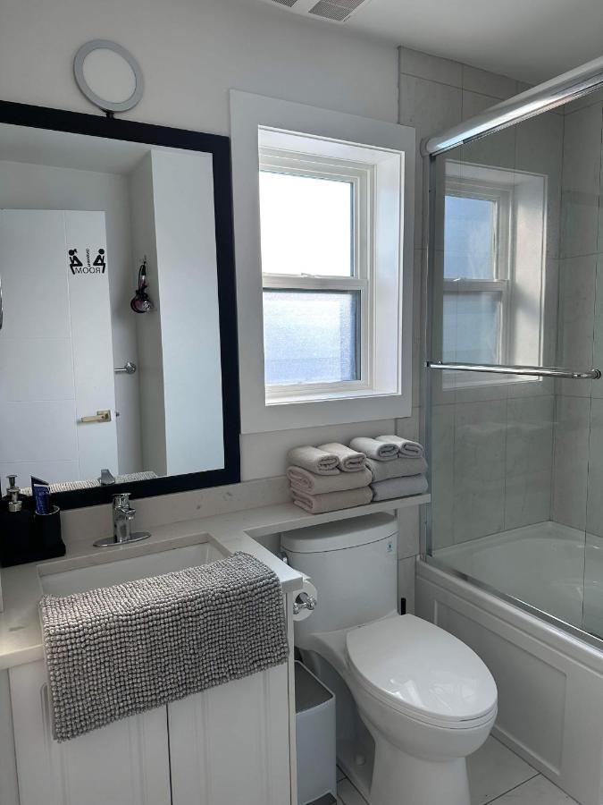 וונקובר 2Br 1.5Ba Full Kitchen Private Guest House - Free Parking - Central Location מראה חיצוני תמונה