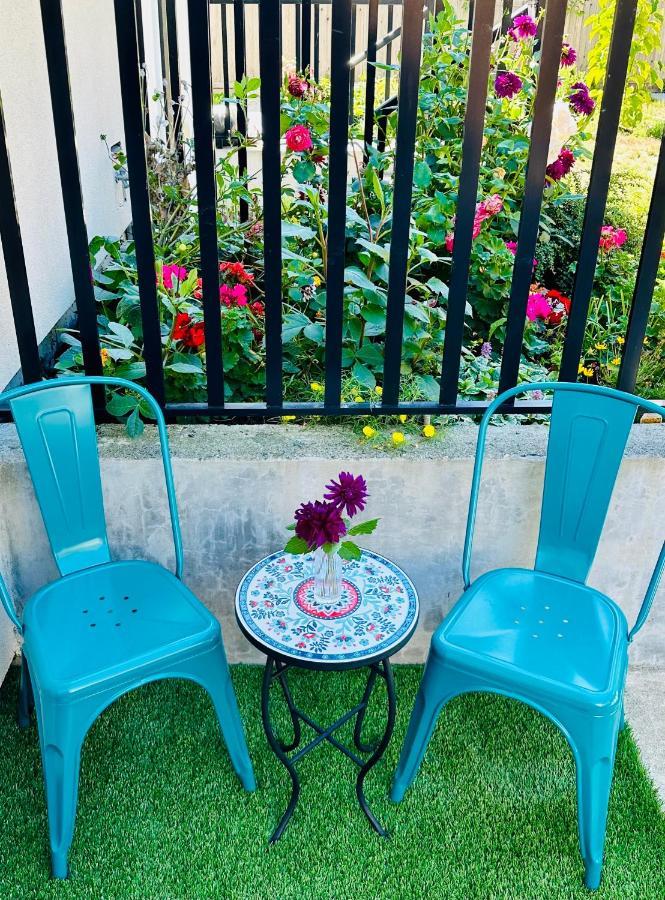 וונקובר 2Br 1.5Ba Full Kitchen Private Guest House - Free Parking - Central Location מראה חיצוני תמונה