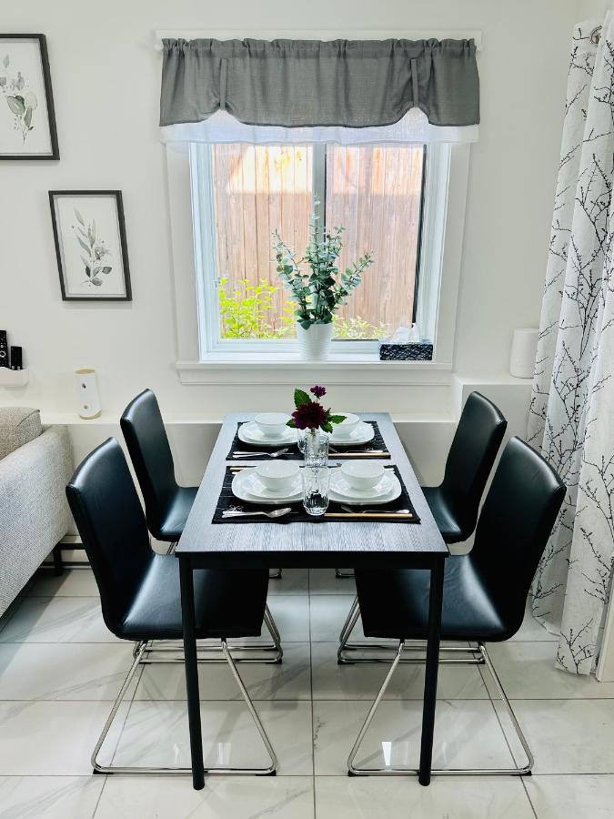וונקובר 2Br 1.5Ba Full Kitchen Private Guest House - Free Parking - Central Location מראה חיצוני תמונה