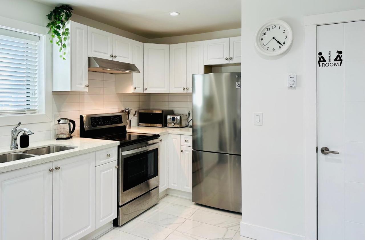 וונקובר 2Br 1.5Ba Full Kitchen Private Guest House - Free Parking - Central Location מראה חיצוני תמונה