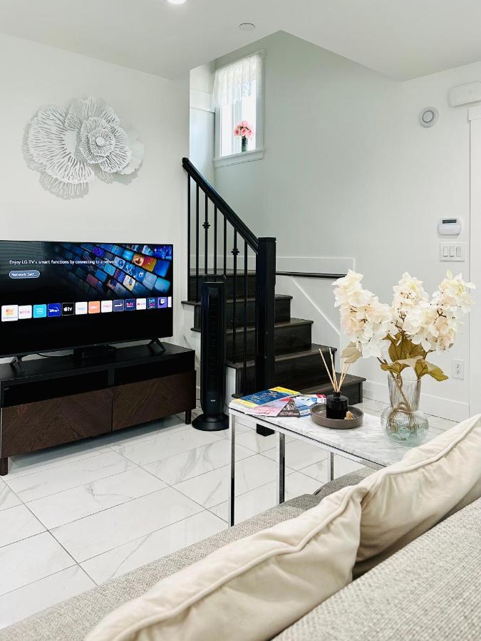 וונקובר 2Br 1.5Ba Full Kitchen Private Guest House - Free Parking - Central Location מראה חיצוני תמונה