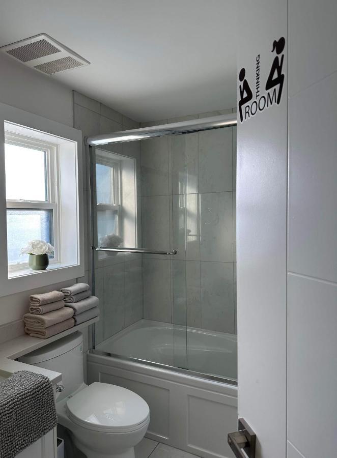וונקובר 2Br 1.5Ba Full Kitchen Private Guest House - Free Parking - Central Location מראה חיצוני תמונה