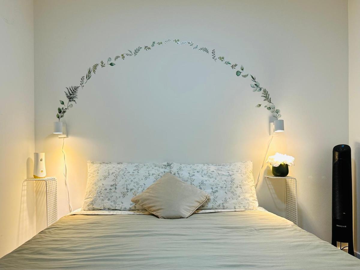 וונקובר 2Br 1.5Ba Full Kitchen Private Guest House - Free Parking - Central Location מראה חיצוני תמונה